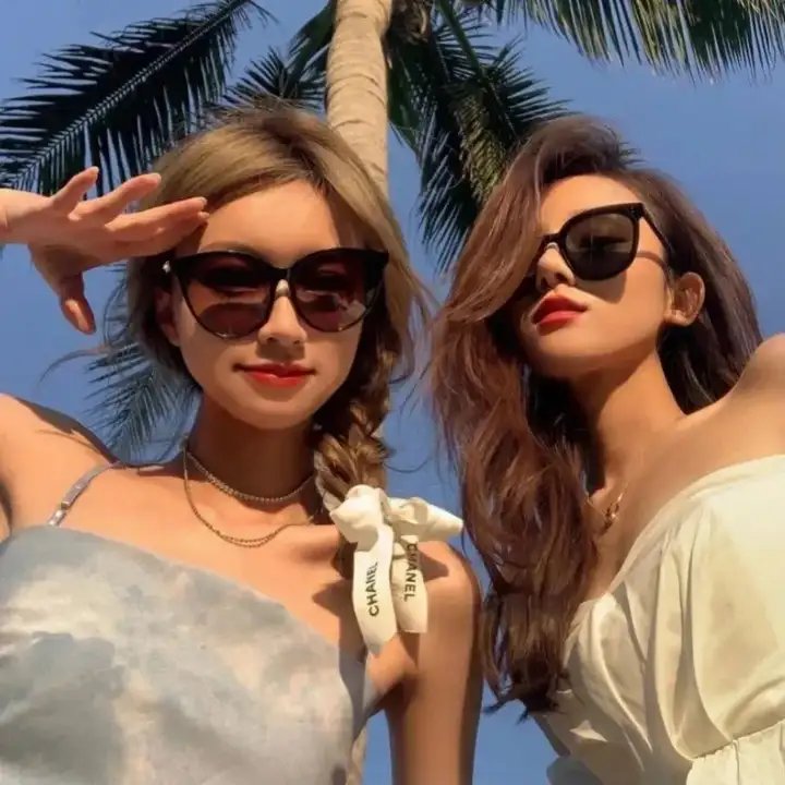 旅行者与魔术师 海报